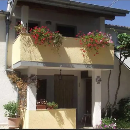Apartment Stana A2+2 For 4 Persons With Balcony And Sea View Porec