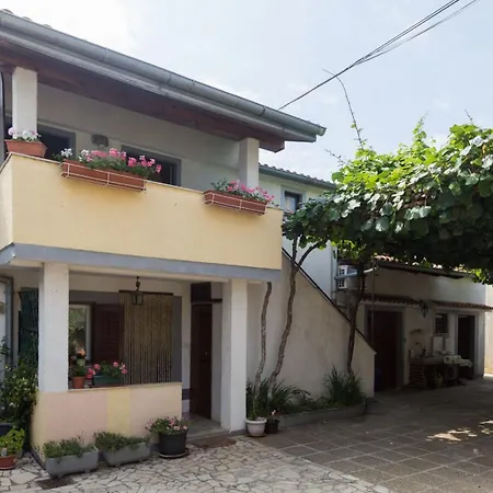 Apartment Stana A2+2 For 4 Persons With Balcony And Sea View Porec