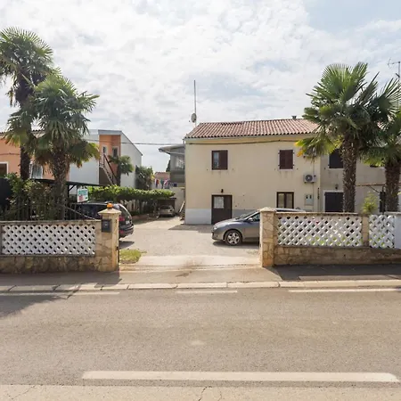 Apartment Stana A2+2 For 4 Persons With Balcony And Sea View