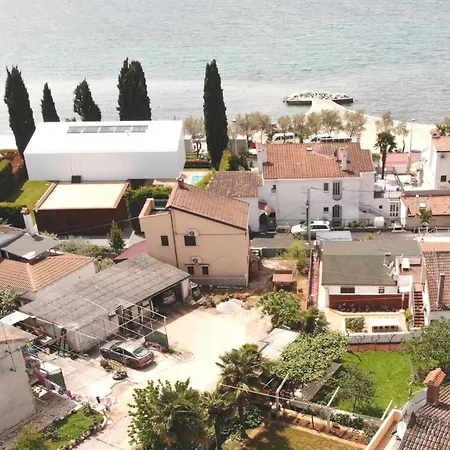 Stana A2+2 For 4 Persons With Balcony And Sea View Apartment Porec